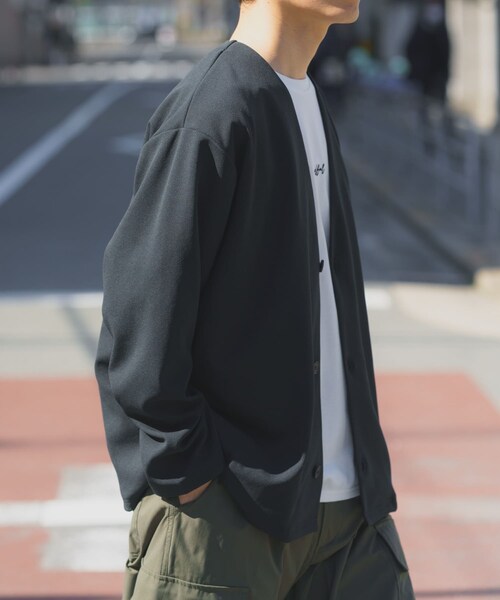 ITEMS URBANRESEARCH(アイテムズ アーバンリサーチ)の「UVカット梨地カーディガン+刺繍Tシャツセット(楽着シリーズ)(カーディガン/ボレロ・メンズ・BLACK/CHARCOAL/BEIGE/BLUE・M/L)」の9枚目の写真
