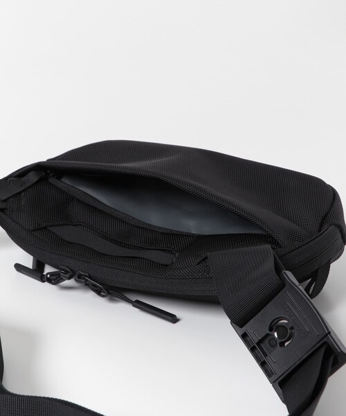 URBAN RESEARCH（アーバンリサーチ）の「Aer　Day Sling3（ボディバッグ/ウエストポーチ・メンズ・BLACK・FREE）」の7枚目の写真