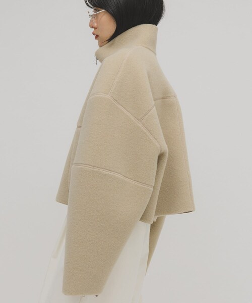 KBF（ケイビーエフ）の「リバーシブルボアジャケット（テーラードジャケット・レディース・BEIGE/BLACK・One）」の3枚目の写真
