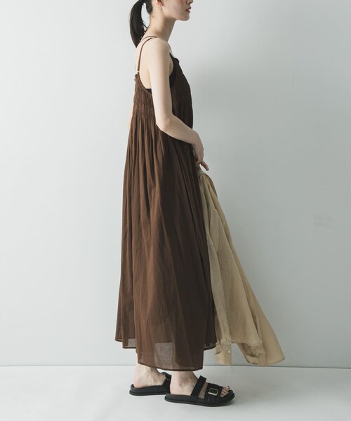 URBAN RESEARCH(アーバンリサーチ)の「コットンギャザーキャミワンピース(ワンピース・レディース・BLACK/BROWN/RED・Free)」の14枚目の写真