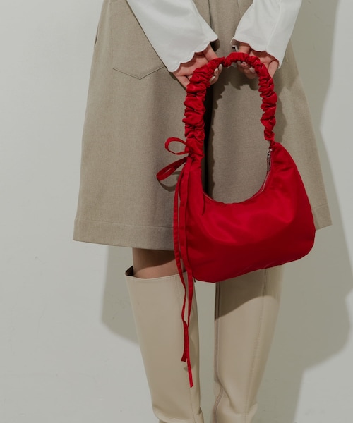 SMELLY（スメリー）の「ギャザーワンハンドルバッグ（ハンドバッグ・レディース・RED/IVO/BLK・-）」の3枚目の写真