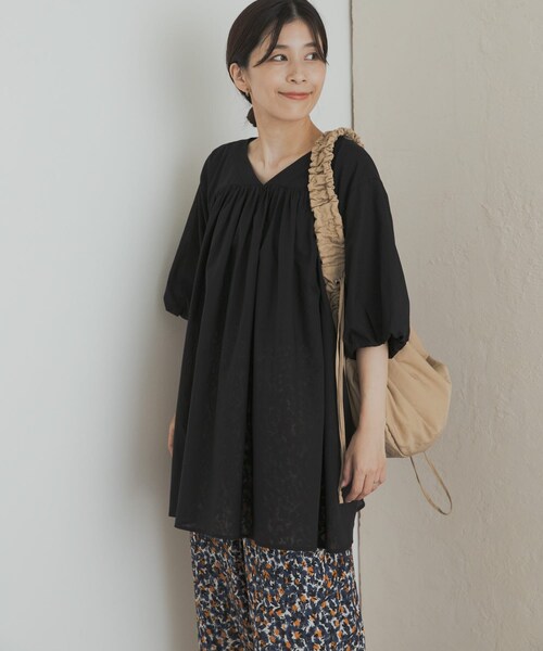 URBAN RESEARCH DOORS(アーバンリサーチドアーズ)の「コットンボイルVネックチュニック(チュニック・レディース・OFF/BLACK・M)」の13枚目の写真