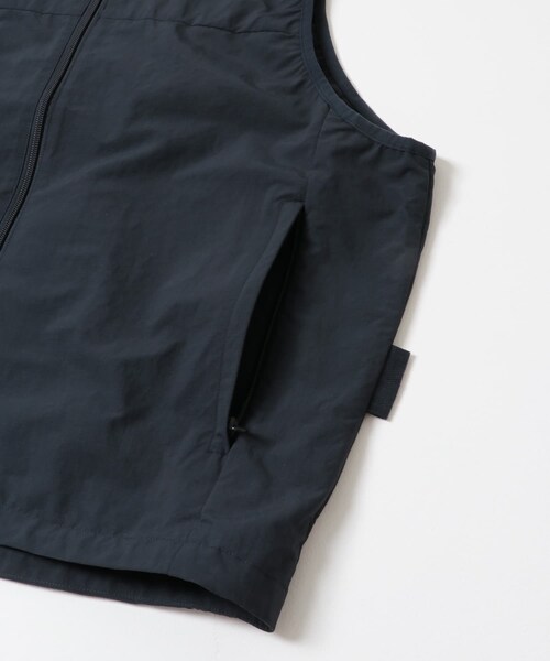 URBAN RESEARCH（アーバンリサーチ）の「Wide Dad　NYLON DAD VEST（ベスト・メンズ・D.NAVY・1/2）」の4枚目の写真