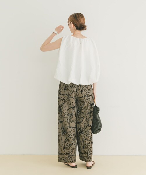 ITEMS URBANRESEARCH（アイテムズ アーバンリサーチ）の「バルーンスリーブノースリブラウス（シャツ/ブラウス・レディース・OFF/OFF×BLK/BLK・FREE）」の8枚目の写真