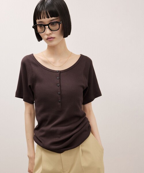 ADAM ET ROPE'(アダムエロペ)の「ハーフスリーブリブTシャツ(Tシャツ/カットソー・レディース・ブラック/ダークブラウン/ベージュ・F)」の7枚目の写真