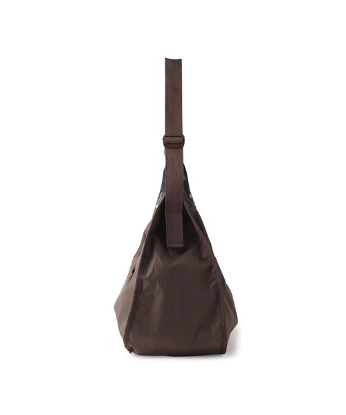 ADAM ET ROPE'(アダムエロペ)の「【LeSportsac for ADAM ET ROPE'】LARGE SPORTSAC LT (SOLID)(ショルダーバッグ・レディース・ブラック/ブラウン・F)」の15枚目の写真