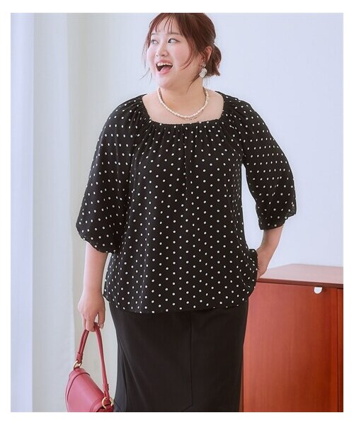 nissen（ニッセン）の「＜大きいサイズ＞ふんわりシルエットドットプリントブラウス（シャツ/ブラウス・レディース・モカブラウン系/黒系・L/LL/3L/4L/5L/6L/8L/10L）」の5枚目の写真