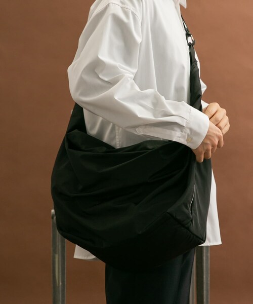 RODE SKO（ロデスコ）の「撥水ビッグボディバッグ（ショルダーバッグ・メンズ・BLACK/GREEN・one）」の7枚目の写真