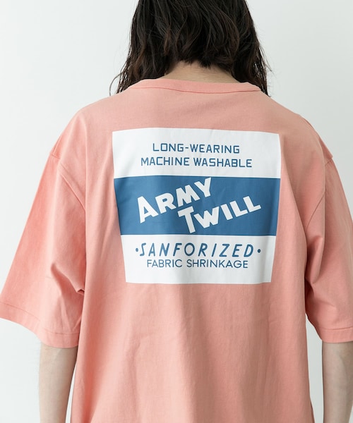 URBAN RESEARCH Sonny Label（アーバンリサーチサニーレーベル）の「ARMY TWILL　PRINT HSTEE TAG（Tシャツ/カットソー・メンズ・WHITE/CHARCOAL/PINK・M/L）」の3枚目の写真