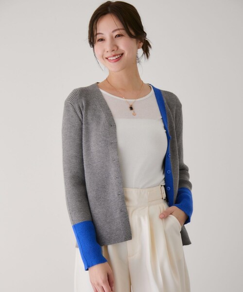Jayro(ジャイロ)の「バイカラーVネックニットカーディガン(カーディガン/ボレロ・レディース・ブラック系/グレー/ベージュ系/グリーン系/ブルー/レッド系・F)」の14枚目の写真