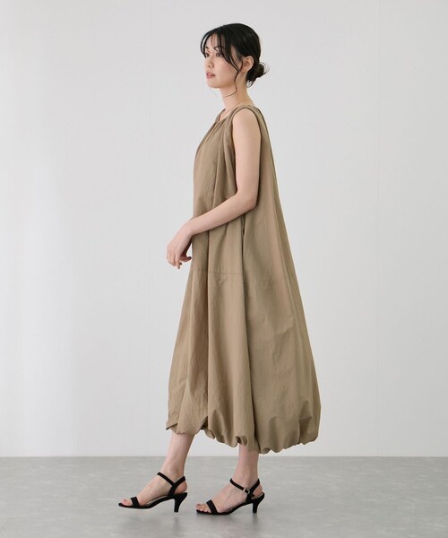 Jayro（ジャイロ）の「ノースリーブバルーンワンピース（ワンピース・レディース・ブラック/ベージュ/カーキ・F）」の14枚目の写真