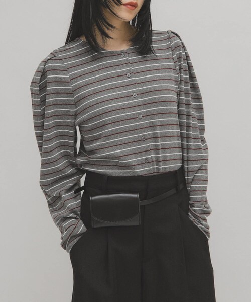 KBF（ケイビーエフ）の「2WAYタックショルダーカーディガン（カーディガン/ボレロ・レディース・GRAY/BORDEAUX/NAVY・one）」の4枚目の写真