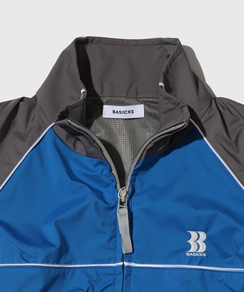 ADAM ET ROPE'(アダムエロペ)の「【BASICKS/ベイシックス】Cigarettes Shoulder Track Jacket(ブルゾン・メンズ・ブラック/グレー・XS)」の5枚目の写真