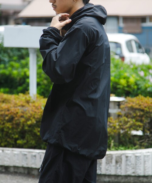 URBAN RESEARCH（アーバンリサーチ）の「Afterglow　15D CORDURA EDC HOODIE（パーカー・メンズ・CHARCOAL/BLACK・L/XL）」の5枚目の写真