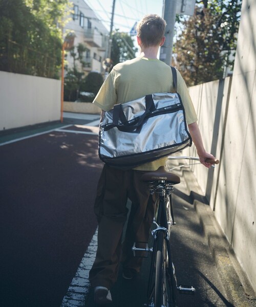 ADAM ET ROPE'(アダムエロペ)の「【LeSportsac for ADAM ET ROPE'】Exclusive Deluxe LG Weekender(ボストンバッグ・レディース・シルバー・F)」の4枚目の写真