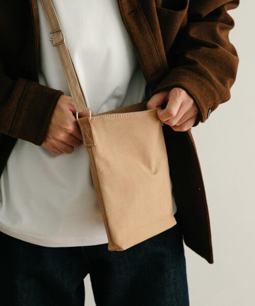 ITEMS URBANRESEARCH（アイテムズ アーバンリサーチ）の「PIG LEATHER ミニショルダーバッグ（ショルダーバッグ・メンズ・BLK/BEG/GRY・-）」の20枚目の写真