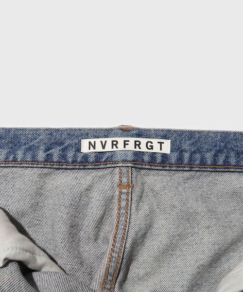 ADAM ET ROPE'（アダムエロペ）の「【NVRFRGT/ネヴァーフォーゲット】3D TWISTED WIDE LEG JEANS VINTAGE FADED INDIGO（デニムパンツ・メンズ・ブルー系・1/2）」の10枚目の写真