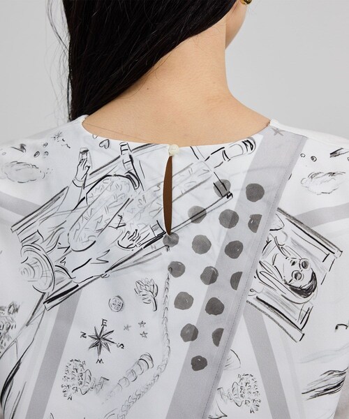 ROPE'（ロペ）の「【洗える】【YUKO SAEKI for ROPE'・コラボ】スカーフ柄プリント Aラインカットソー（Tシャツ/カットソー・レディース・ブラック/オフホワイト・F）」の17枚目の写真