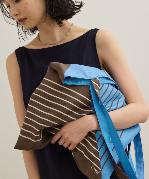 ROPE'(ロペ)の「幾何学柄シルクトートバッグ(トートバッグ・レディース・オフホワイト/サックス・F)」の4枚目の写真