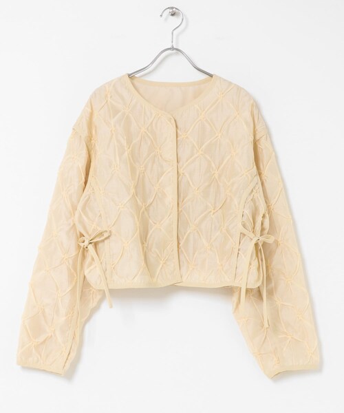 KBF（ケイビーエフ）の「シャーリングショートジャケット（ブルゾン・レディース・IVORY/BLACK・one）」の11枚目の写真