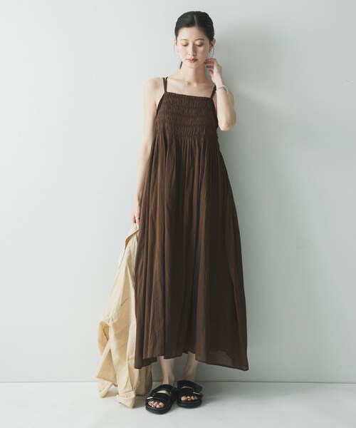 URBAN RESEARCH(アーバンリサーチ)の「コットンギャザーキャミワンピース(ワンピース・レディース・BLACK/BROWN/RED・Free)」の15枚目の写真