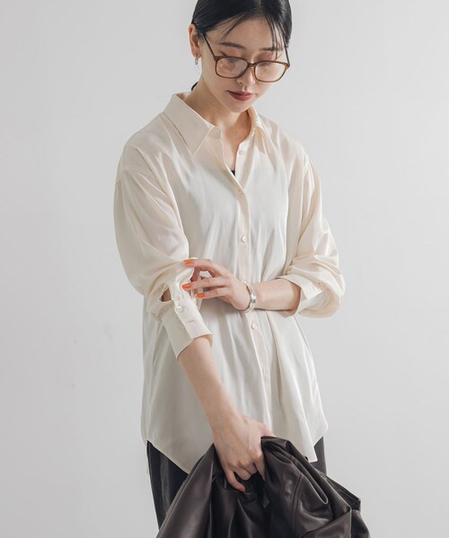 URBAN RESEARCH(アーバンリサーチ)の「レギュラーカラーシルキーシャツ(Tシャツ/カットソー・レディース・OFF/L.BEIGE・FREE)」の9枚目の写真