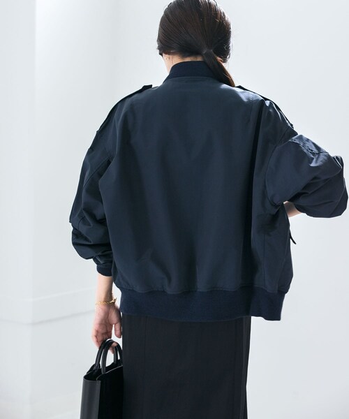 URBAN RESEARCH（アーバンリサーチ）の「CIOTA　スビンコットンナイロンツイルフライトジャケット（MA-1・レディース・ブラック/ネイビー・FREE）」の9枚目の写真