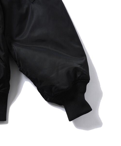 ADAM ET ROPE'（アダムエロペ）の「【ANOTHER OFFICE/アナザーオフィス】NEO MA-1 JACKET（MA-1・メンズ・ブラック/オリーブ・2/3）」の6枚目の写真