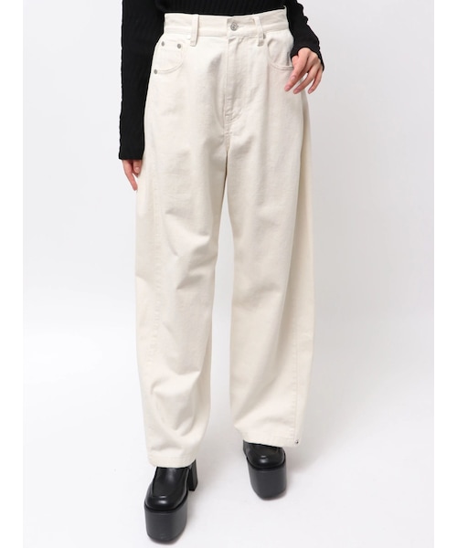 MURUA（ムルーア）の「サイドタックワイドデニム【セット販売対象】（デニムパンツ・レディース・アイボリー/ブラック/ピンク/ミントグリーン・1/2）」の5枚目の写真