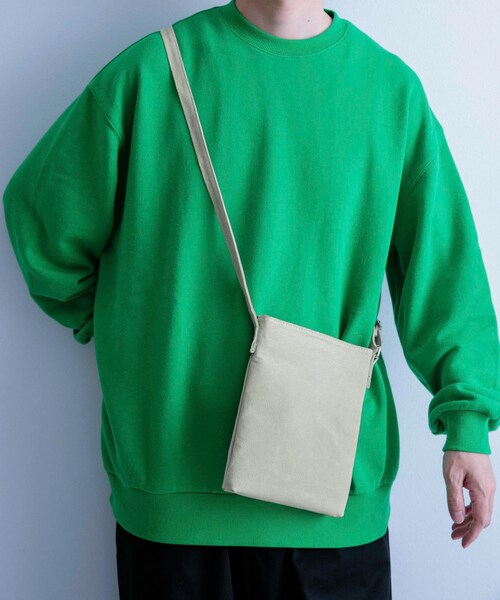 ITEMS URBANRESEARCH（アイテムズ アーバンリサーチ）の「PIG LEATHER ミニショルダーバッグ（ショルダーバッグ・メンズ・BLK/BEG/GRY・-）」の2枚目の写真