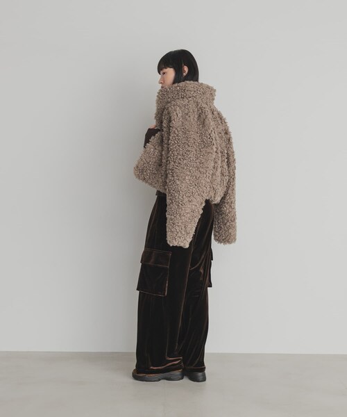 KBF（ケイビーエフ）の「フォルムボアジャケット（テーラードジャケット・レディース・SOY/MATCHA/GREIGE・One）」の20枚目の写真