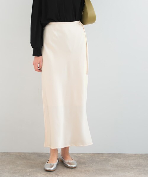 URBAN RESEARCH ROSSO（アーバンリサーチロッソ）の「リップルサテンスカート（スカート・レディース・ivory/emerald・36/38）」の5枚目の写真