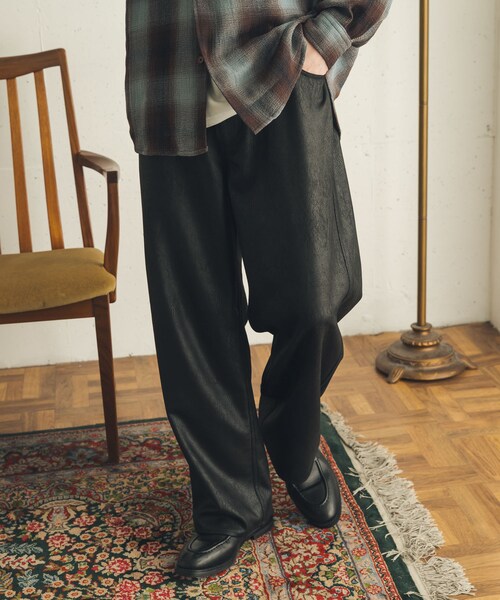 SENSE OF PLACE by URBAN RESEARCH（センスオブプレイスバイアーバンリサーチ）の「フェイクスエードストレートパンツ（その他パンツ・メンズ・BLACK/BROWN・M/L）」の5枚目の写真