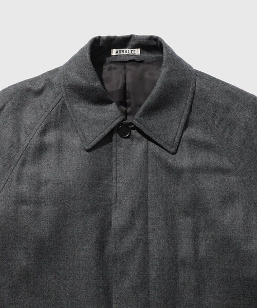 ADAM ET ROPE'(アダムエロペ)の「【AURALEE/オーラリー】SUPER LIGHT WOOL PADDED COAT(ダウンジャケット/コート・メンズ・チャコール・3/4)」の6枚目の写真