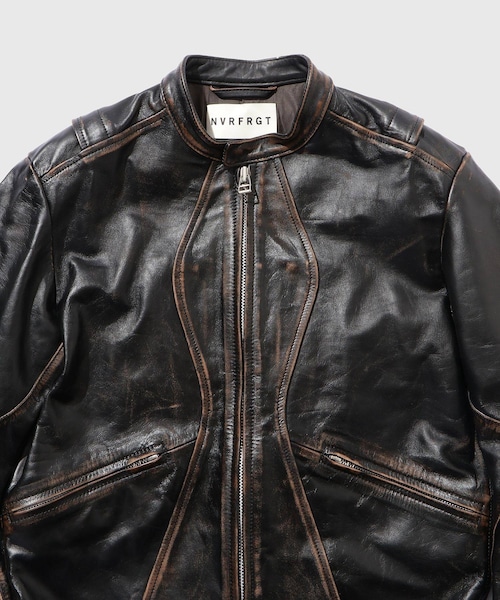 ADAM ET ROPE'（アダムエロペ）の「【NVRFRGT/ネヴァーフォーゲット】DISTRESSED LEATHER MOTORCYCLE JACKET（ライダースジャケット・メンズ・ダークブラウン・2）」の4枚目の写真
