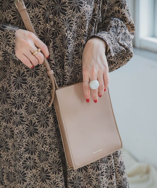 ITEMS URBANRESEARCH(アイテムズ アーバンリサーチ)の「ボックスショルダーバッグ(ショルダーバッグ・レディース・OFF/GRY/BLK・-)」の3枚目の写真