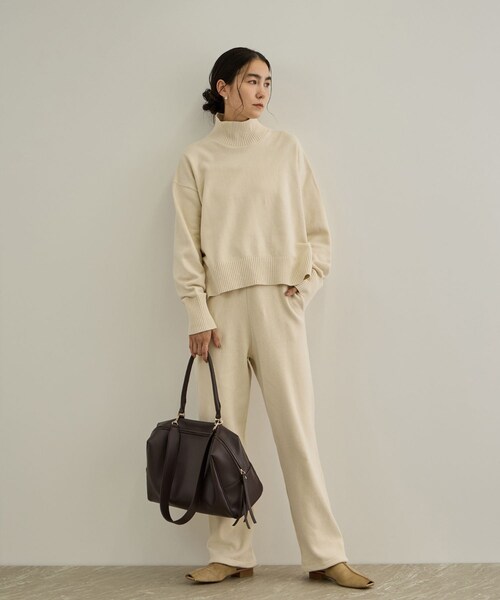 ADAM ET ROPE'(アダムエロペ)の「【WEB限定】スプリットレザーワンハンドルボストンバッグ / A4対応(ボストンバッグ・レディース・ブラック/ダークブラウン・F)」の18枚目の写真
