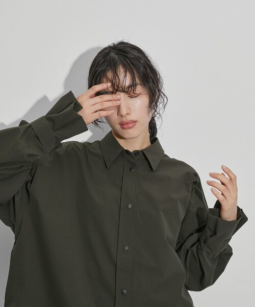 ADAM ET ROPE'(アダムエロペ)の「【公式サイト・実店舗限定】【Speedo×ADAM ET ROPE'】RUSH SHIRT(シャツ/ブラウス・レディース・チャコール/オフホワイト・F)」の13枚目の写真