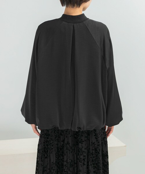 URBAN RESEARCH ROSSO（アーバンリサーチロッソ）の「CHIGNON　サテンボリュームブルゾン（ブルゾン・レディース・GBEIGE/BLACK/BROWN・Free）」の5枚目の写真