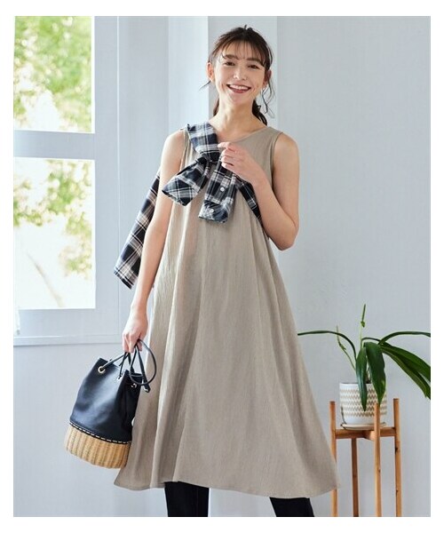nissen（ニッセン）の「大きいサイズ　涼しいサラサラカットソー楊柳ノースリーブワンピース（ロング丈）（ワンピース・レディース・ラベンダー/ベイクドオレンジ/黒/モカベージュ/モスカーキ/スティールブルー/インクブルー/ベージュ/サックス/ピーチピンク・L/LL/3L/4L/5L/6L/8L/10L）」の3枚目の写真