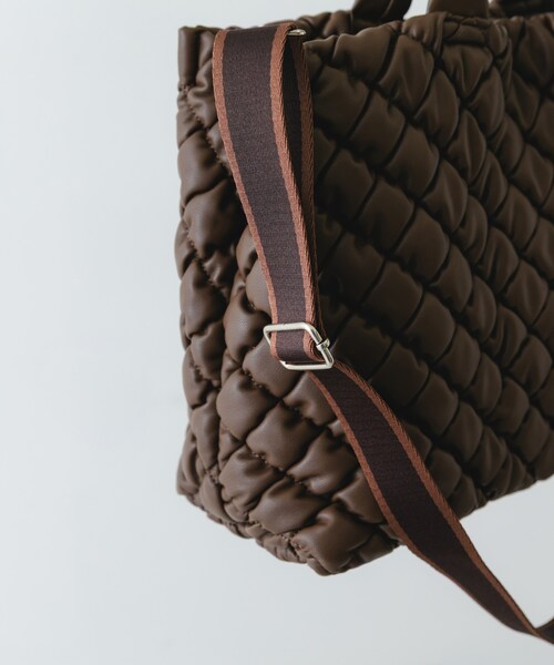 RODE SKO（ロデスコ）の「テープショルダーキルティングバッグ（ショルダーバッグ・レディース・TAUPE/DARK BROWN・one）」の17枚目の写真