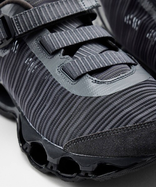 ADAM ET ROPE'(アダムエロペ)の「【MIZUNO(ミズノ)】WAVE PROPHECY STRAP2(スニーカー・レディース・チャコール/ライトグリーン・23/24/25)」の9枚目の写真