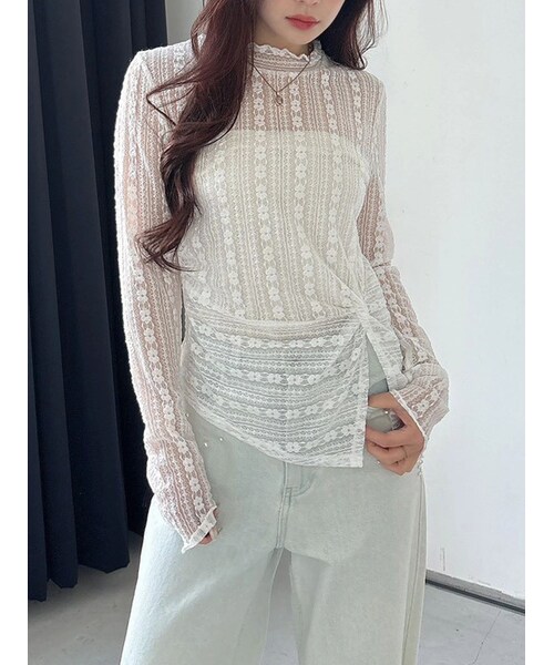 MERCURYDUO（マーキュリーデュオ）の「カットレースアシメトップス（Tシャツ/カットソー・レディース・オフホワイト/ブラック・F）」の2枚目の写真