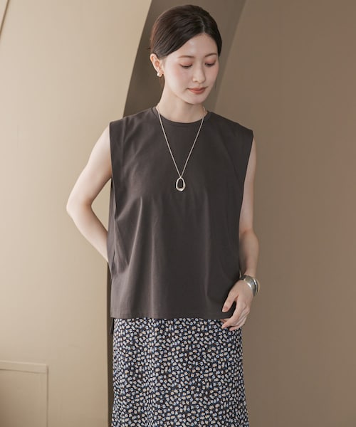URBAN RESEARCH(アーバンリサーチ)の「汗染み防止ショルダータックカットソー(タンクトップ・レディース・OFF WHITE/CHARCOAL/BLUE GRAY・Free)」の2枚目の写真