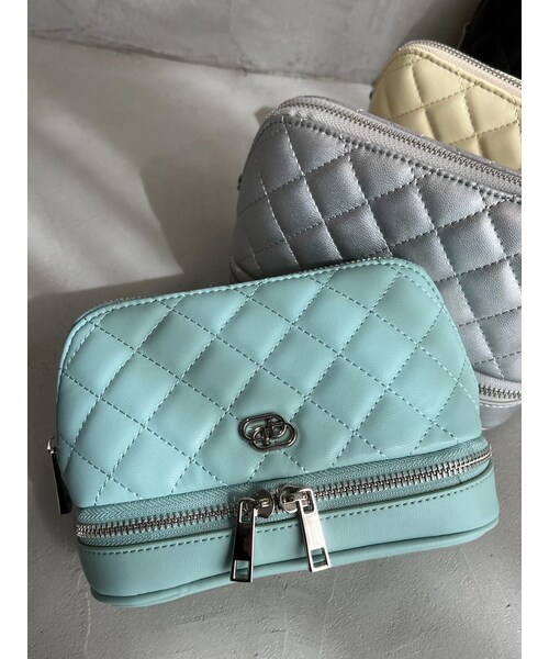 EMODA（エモダ）の「キルティングメイクポーチ（ポーチ・レディース・ブラック/ミントグリーン/イエロー/シルバー・F）」の4枚目の写真