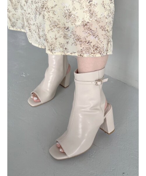 MERCURYDUO（マーキュリーデュオ）の「オープントゥベルテッドショートブーツ（ブーツ・レディース・アイボリー/ブラック・36/38）」の2枚目の写真