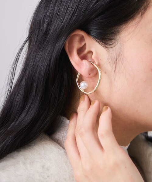 VIS（ビス）の「フープパールイヤーカフ（イヤリング・レディース・ゴールド/シルバー・F）」の6枚目の写真