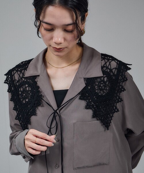 ADAM ET ROPE'（アダムエロペ）の「エンブロイダリカラー（マフラー・レディース・ブラック/オフホワイト・F）」の2枚目の写真