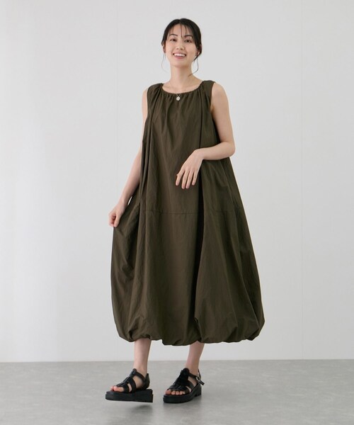 Jayro（ジャイロ）の「ノースリーブバルーンワンピース（ワンピース・レディース・ブラック/ベージュ/カーキ・F）」の18枚目の写真