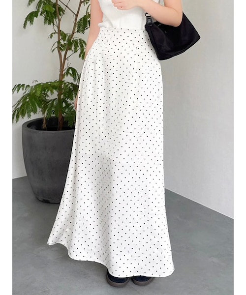 dazzlin（ダズリン）の「サテンナロースリットスカート（スカート・レディース・アイボリー/チャコールグレー/ピンク/ミックス・S/M）」の16枚目の写真